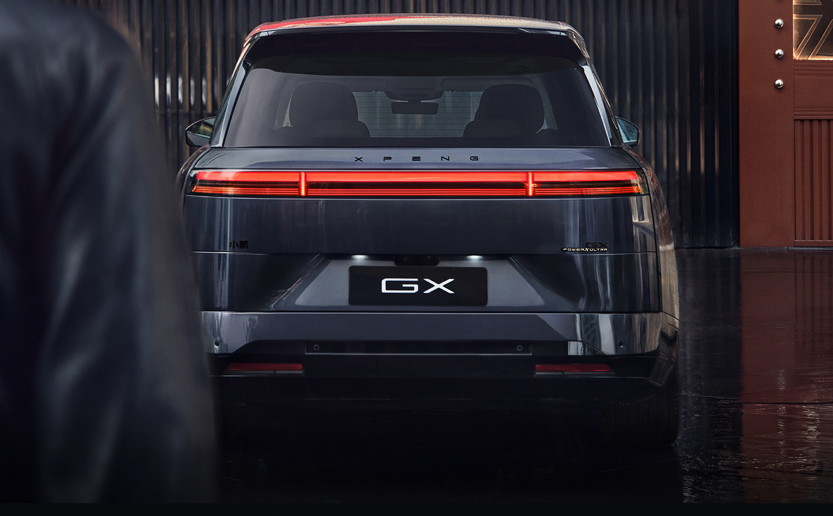 对于小鹏，最开始没有好感，但是最近要发布的小鹏 GX，无论是出众的科技美学，还是