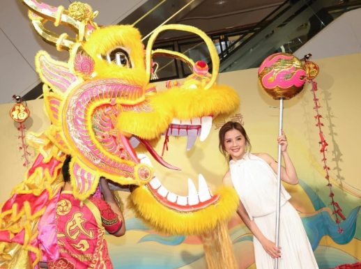 蔡卓妍(阿Sa)与李承责现身尖沙咀出席金龙献瑞及醒狮贺岁活动
李承责率先预测马年