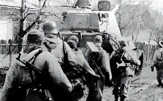 二战时的德日同盟是假象！二战德国给中国40万套高端武器，希特勒为何背刺盟友？里面藏着大阴谋…