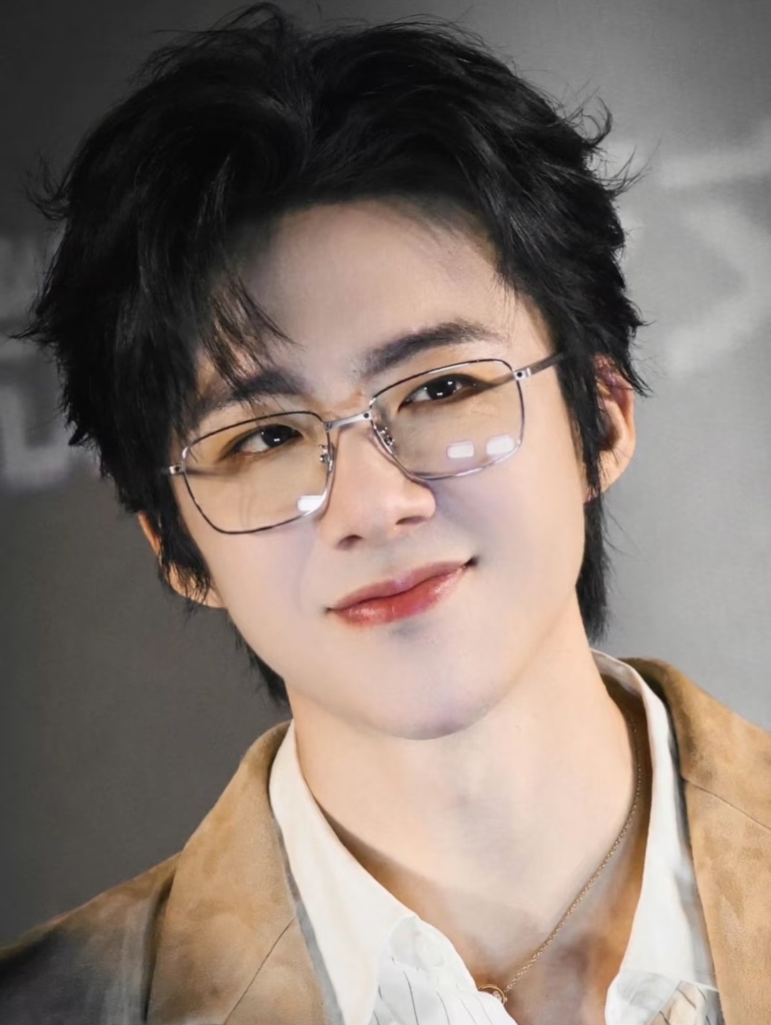 刘宇宁说，现在还不敢接电影主演的活这不是怂，而是责任太大。

刷到刘宇宁一段访谈