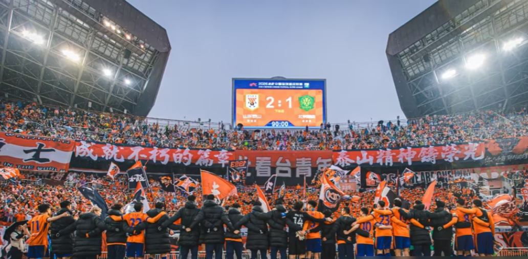 京鲁输球的锅，真不全在他！

这场雨战里，刚加盟3个月的邓捷夫，两个失球都脱不了