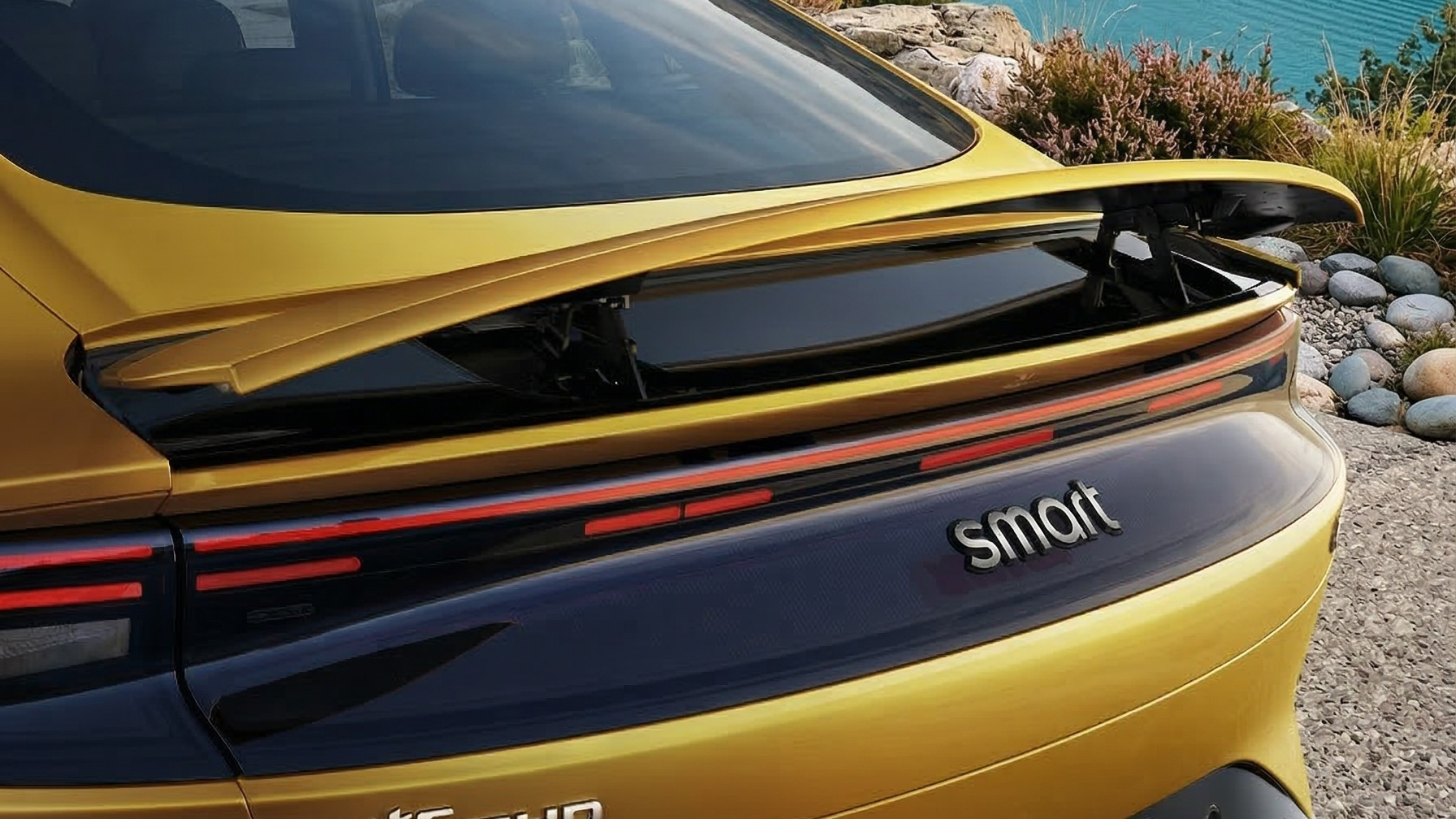 尾翼与车顶线条过渡，决定尾部整体质感