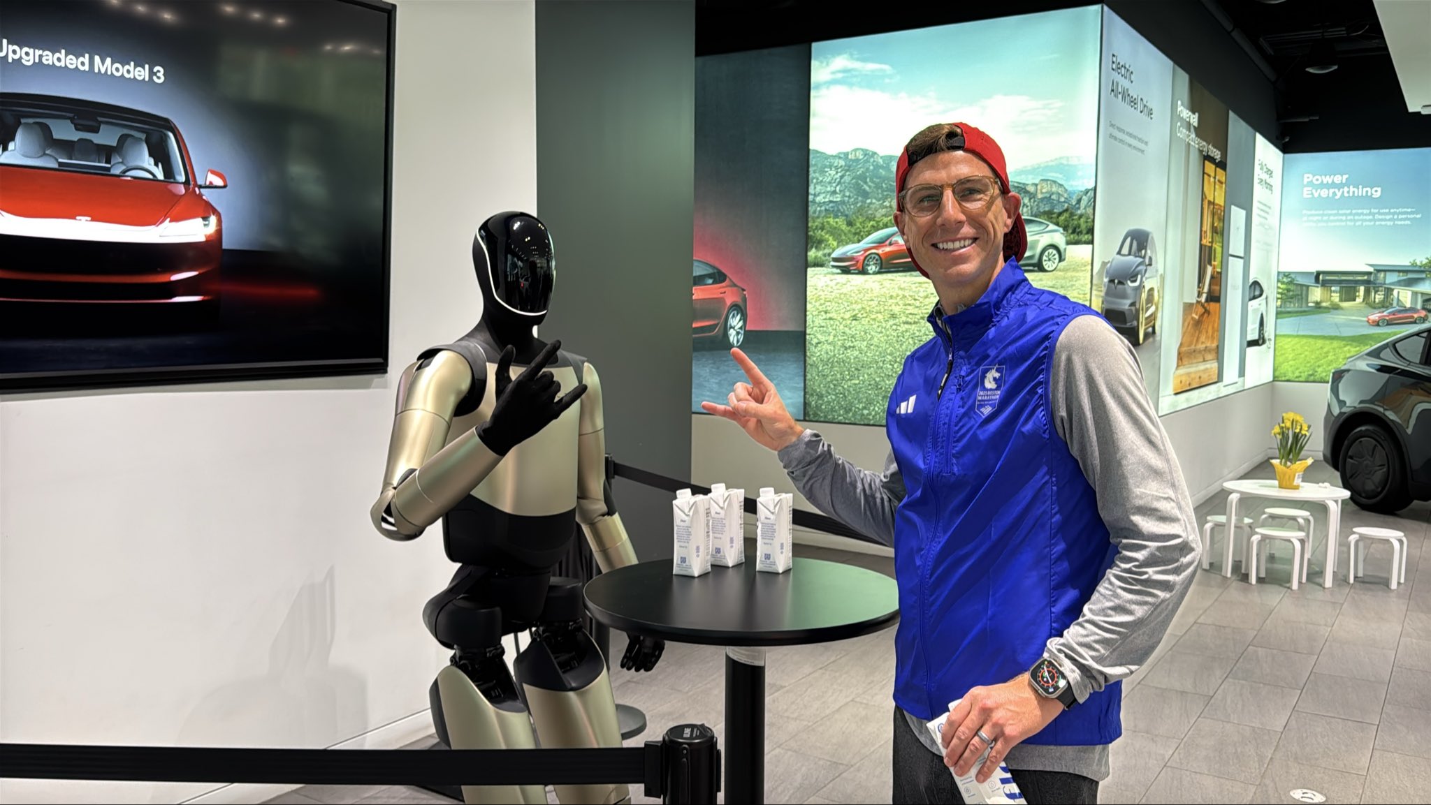 抄作业的都停停！马斯克称已改特斯拉Optimus的手部设计！