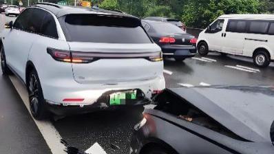 驾驶证逾期未换，出事故保险公司赔不赔？