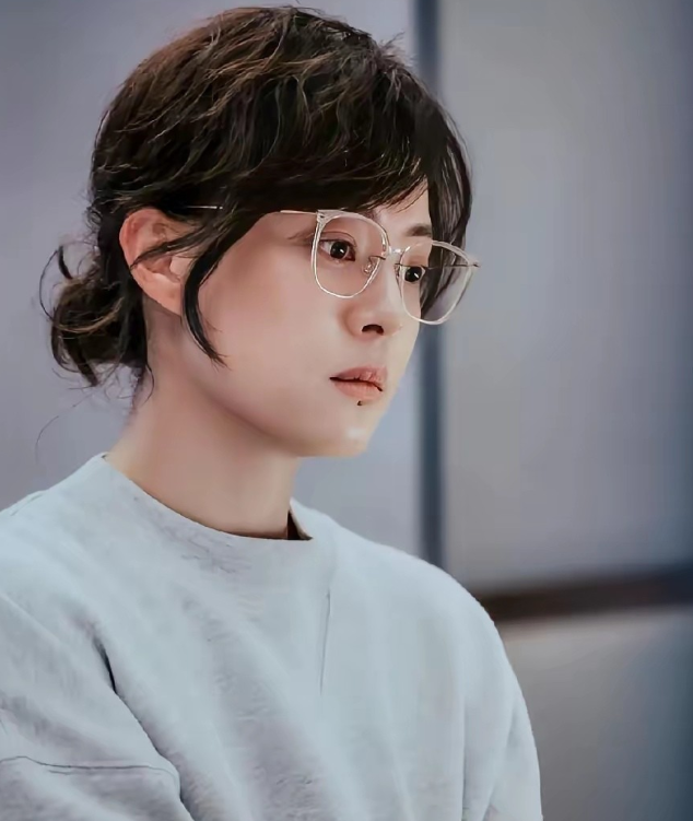 《危险关系》确实越看越来气
孙俪演的颜聆，一个大学老师，智商还不如普通家庭妇女。