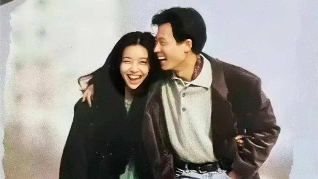 58岁江珊差点认不出，膀大腰圆