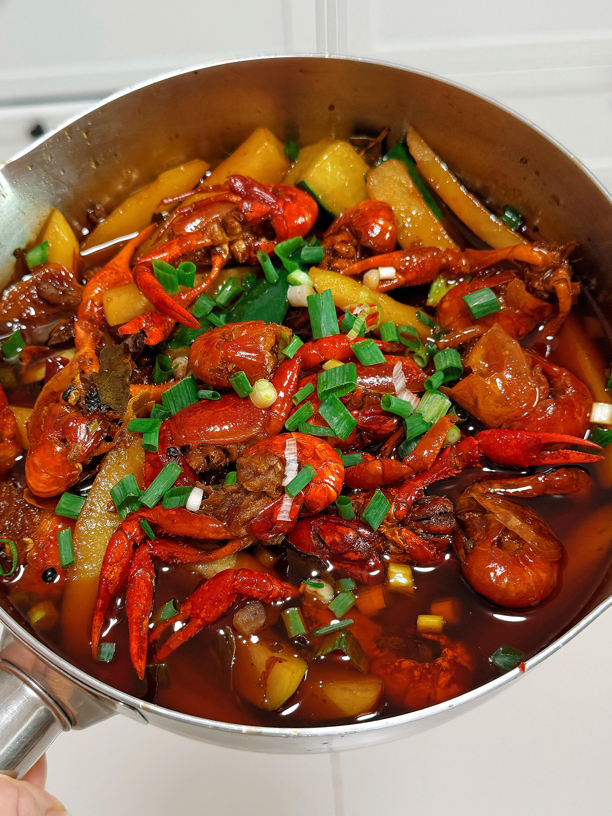 油焖小龙虾｜鲜香入味，吃一次就沦陷🦐
夏天的快乐，一半是小龙虾给的！这道油焖小