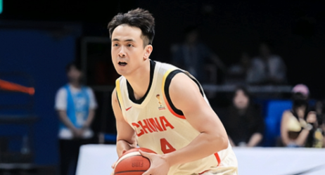 中国男篮队长赵继伟一直在带伤作战。中国男篮大胜台北男篮的赛后，中国男篮队长赵继伟