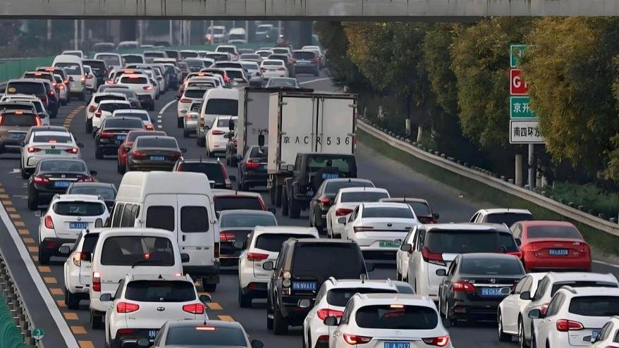 春节返程不犯困，新能源车这些功能帮你熬过堵车高峰