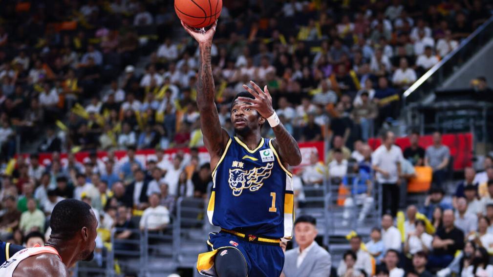 广东4消息！焦泊乔心情大好，萨林杰已复出，2件事暗示萨姆纳将被裁