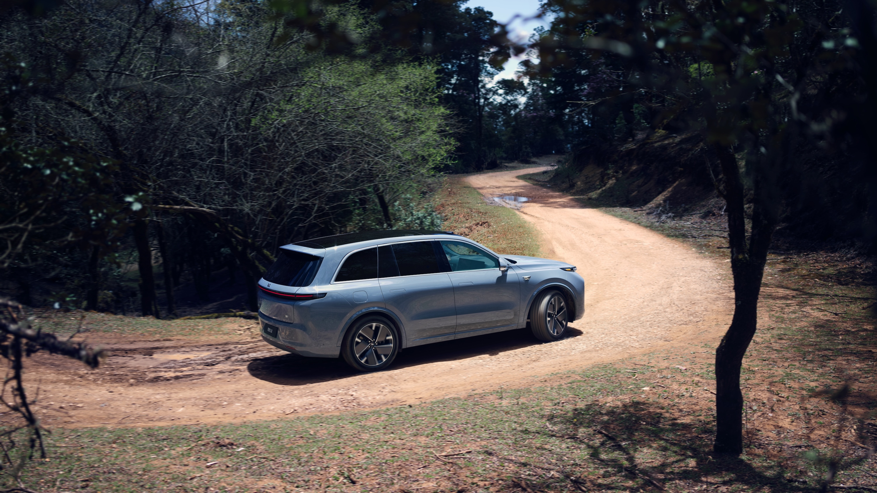 4月22日，理想汽车法务部发布声明，针对近期网络流传的“杭州某用户车辆系统遭黑客