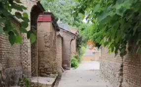 对门欺负我没儿子修绝户坡，我没吭声，一个月后，绝户坡绊倒一个老太太，赔了20万