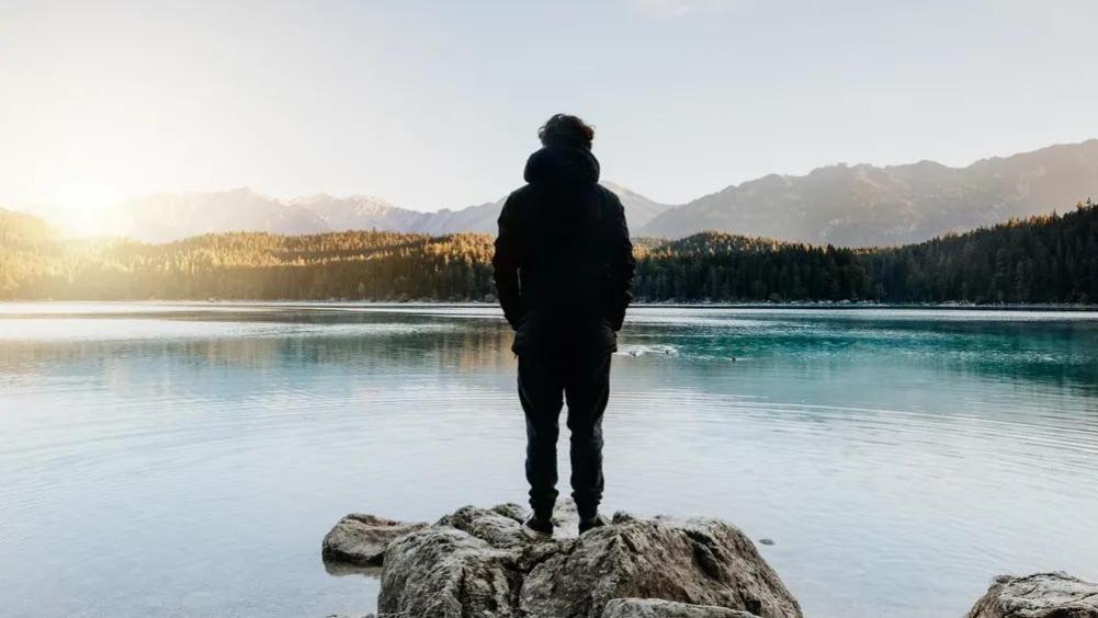 不忍心告诉你：能够陪你走到最后的，只有一个人