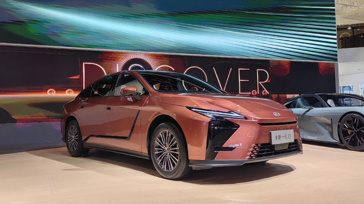 探索未来新境，雷克萨斯全新ES蓄力关键一跃