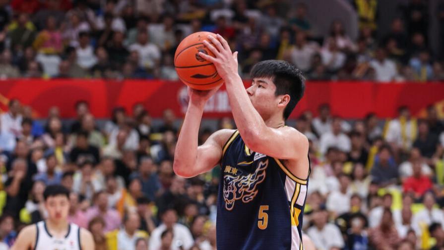 破案！陈家政表现神勇杜锋却全程黑脸的原因找到，现场球迷说出实情