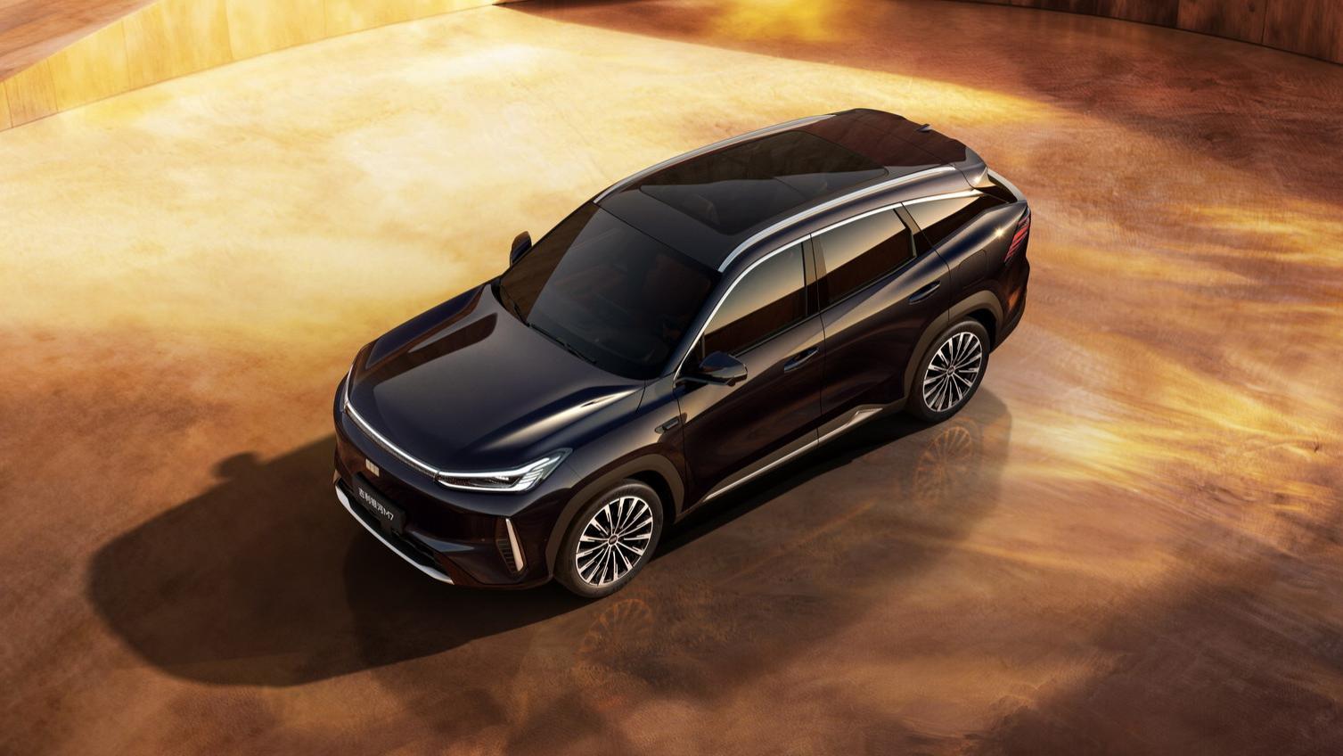 吉利银河M7全球首秀，1730km续航+3L级油耗解锁高价值体验