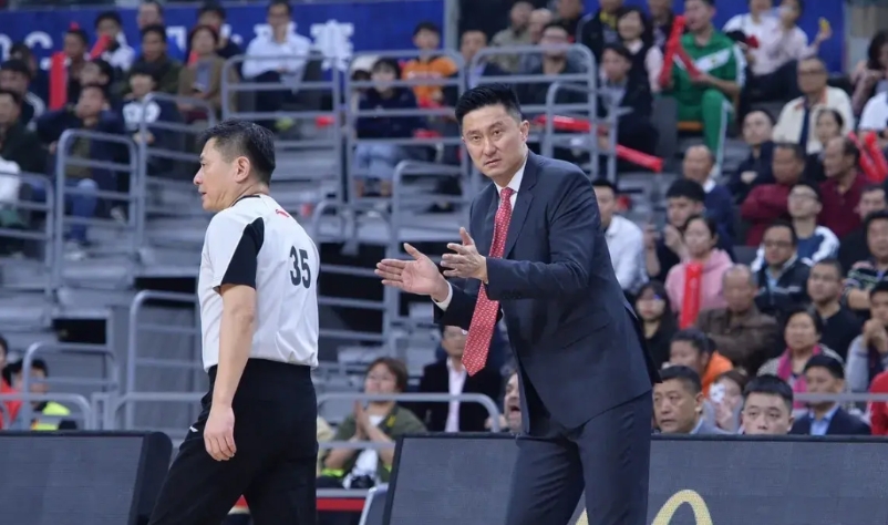 虽然我不反感杜锋在场上骂人，但这骂人的习惯，也真的可以改一下了！

因为不是所有