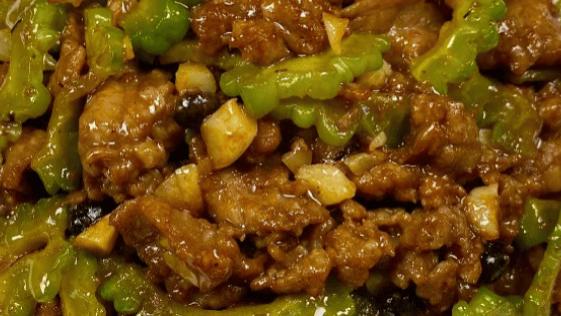 苦瓜炒牛肉：越吃越上头的“泰香”组合，清爽又下饭！