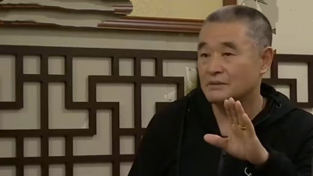 大爷相中漂亮大妈，要求闪婚过二人世界，舍得给她花钱还愿意养她