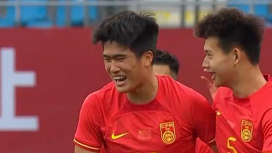 彭啸破门U23国足1: 0战胜澳大利亚，距离出线只剩战胜泰国