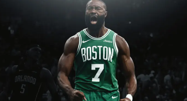 NBA季后赛，凯尔特人主场大胜76人。
赛后，凯尔特人球员杰伦-布朗在采访中谈到