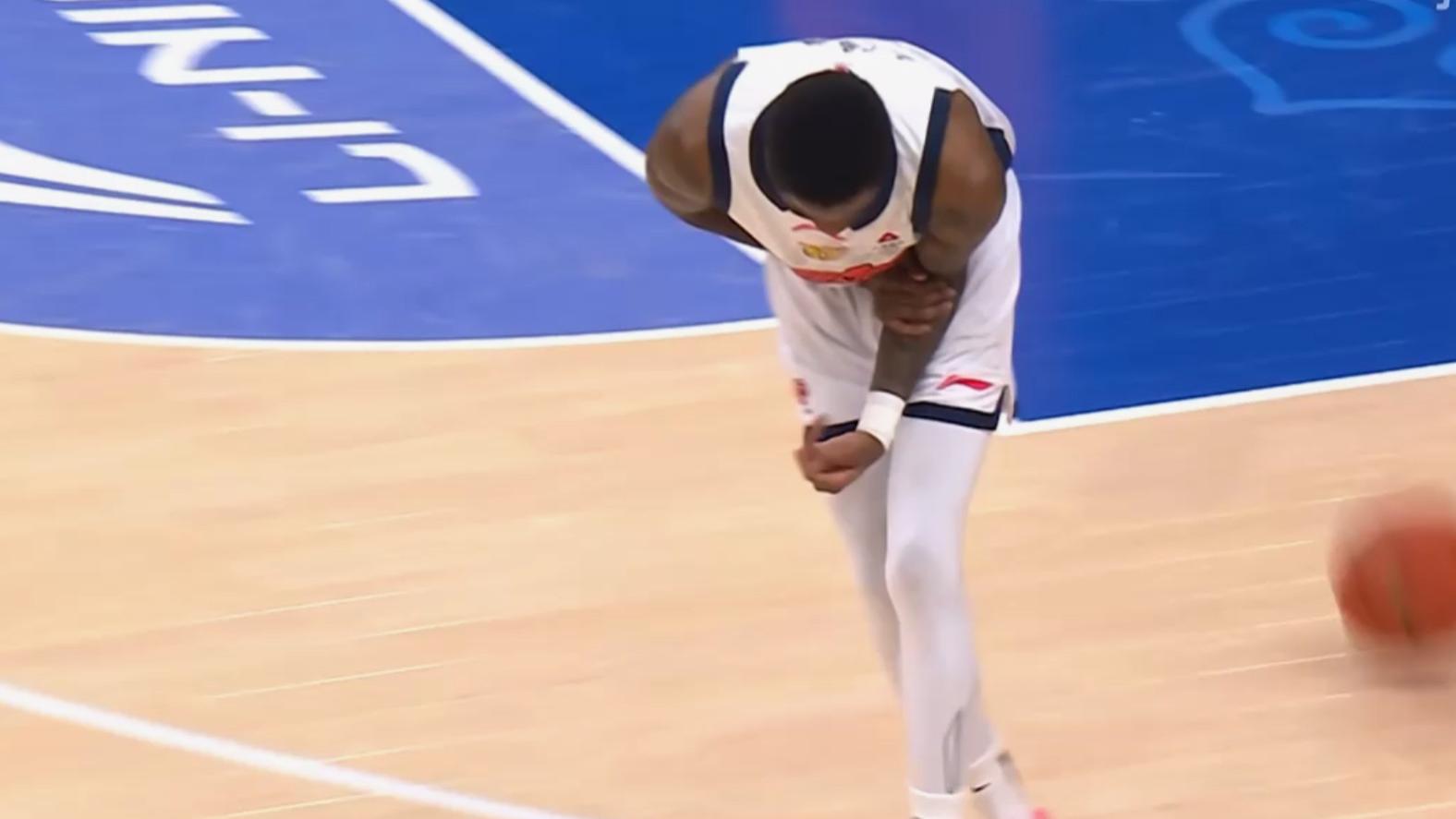 奎因带5个小孩燃尽自己！萨姆纳伤退，22天内三杀广东，上海晋级4强