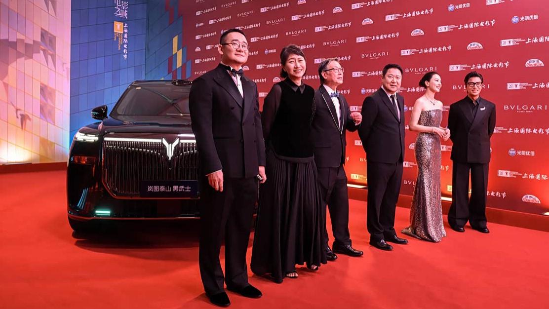 岚图作为官方用车助力第28届上海国际电影节