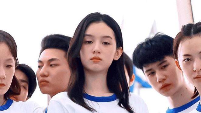 周也，恶女出道骨相惊艳，被誉为最美95后花