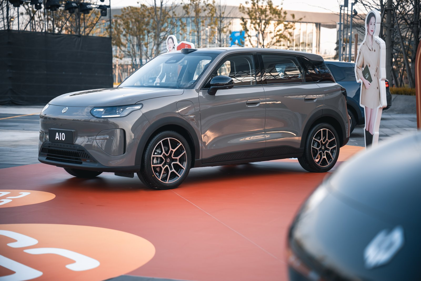 新手司机或是行驶在复杂路况下，总会遇到各种驾驶难题。零跑A10搭载的激光雷达，正