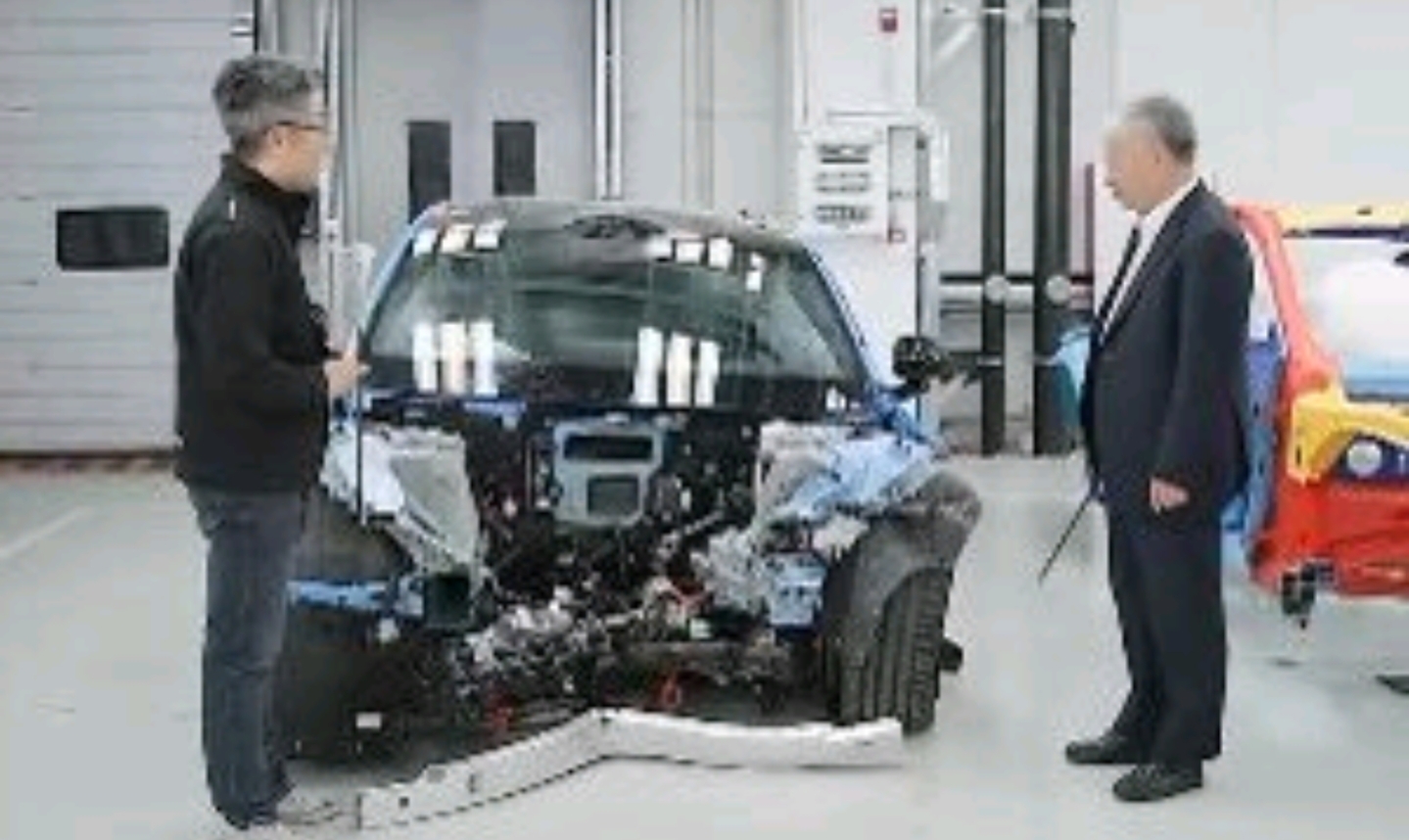 这次直播拆车还看了新款SU7全系标配激光雷达和700TOPS算力芯片，这点让我觉