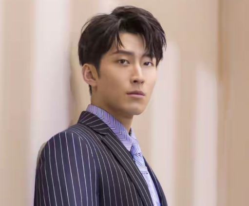 原来刘红兵的扮演者窦骁icon现实中也已经结婚了
爱妻是赌王的千金何超莲icon