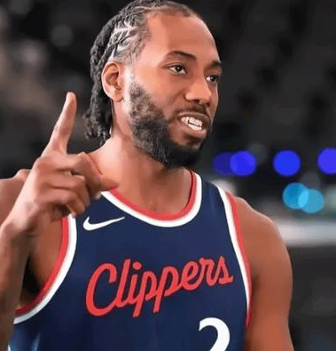 小卡29分7篮板8助攻，快船险胜尼克斯升至西部第八。NBA常规赛，快船主场迎战尼