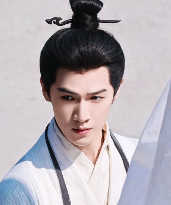 可怜了李昀锐，不是哪个女主都是孟子义。热搜都在讨论《冰湖重生》扑了，小林作为男主