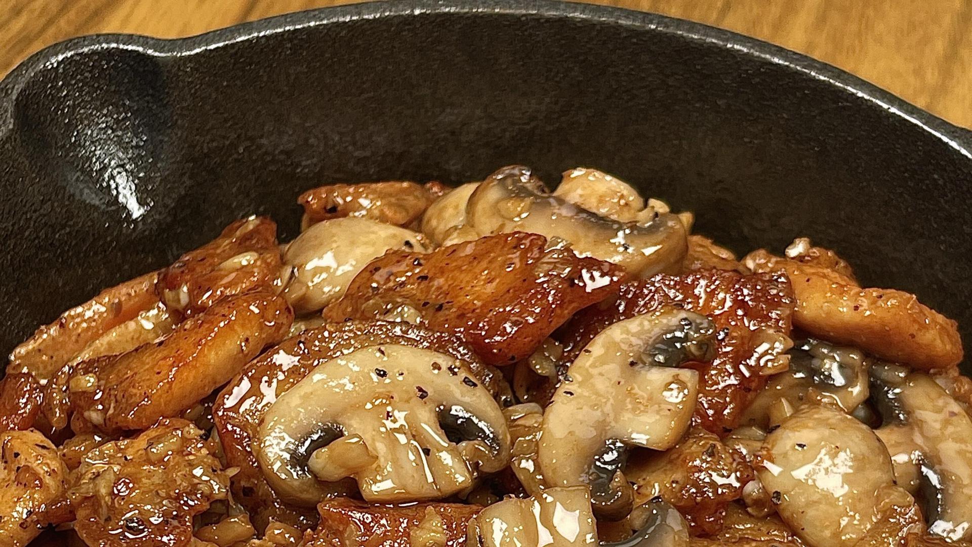 外焦里嫩的口蘑鸡胸肉，厨房小白也能做出的鲜美滋味