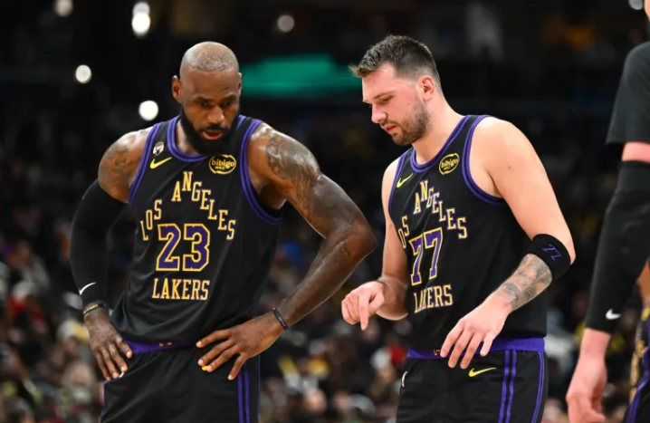 根据Shams Charania的报道，勒布朗-詹姆斯将继续自己的NBA生涯，2