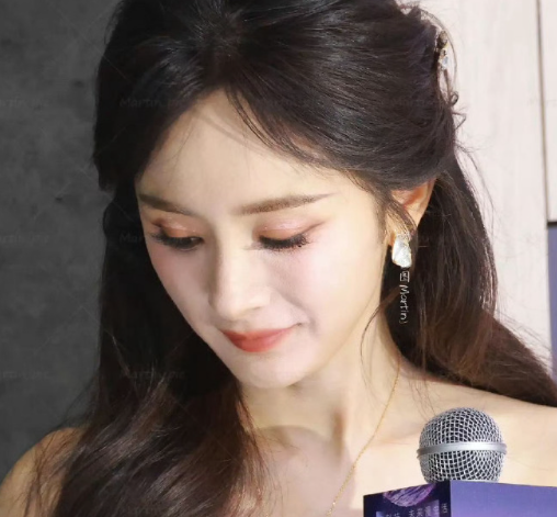 你的眼睛如星光般灿烂！