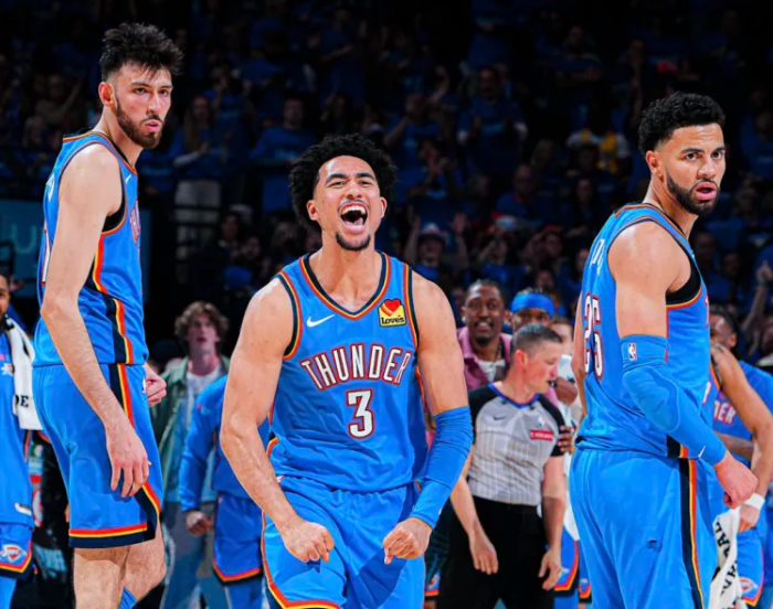 NBA季后赛，亚历山大接受了记者采访，当被问及今晚这场比赛是否需要刻意琢磨战术时
