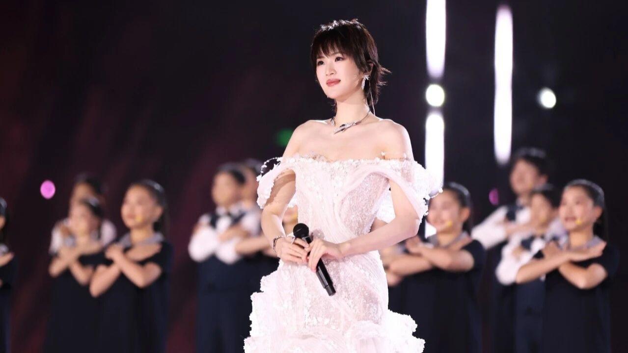华为“先锋大使”姚安娜：万元1米的裙子，明星也无法模仿的感觉