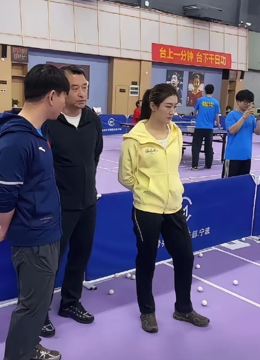 来了！家门口的冠军球馆！奥运冠军陈梦教你打球！陈梦第二家乒乓球俱乐部落户宁波，1
