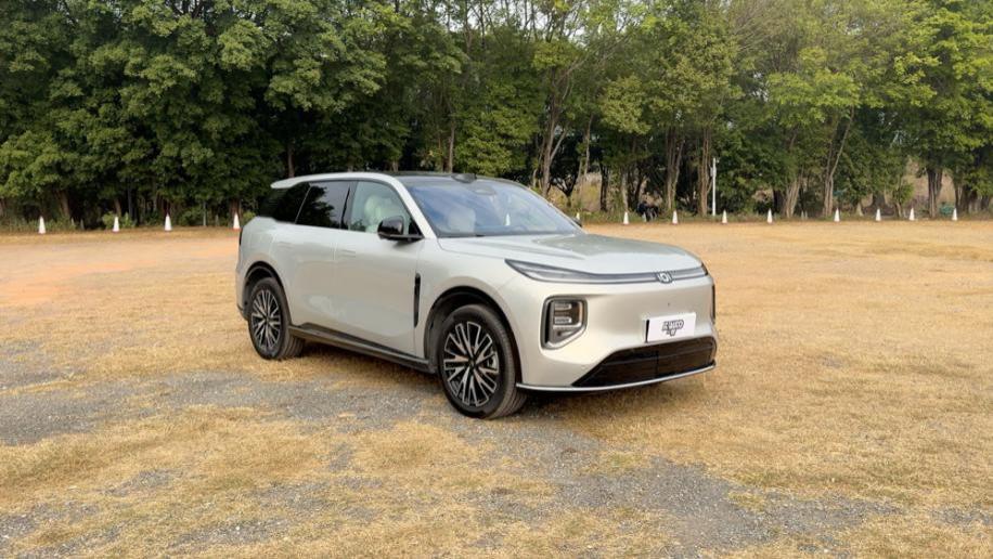 车长4米8 插混 中型SUV 只卖12万出头