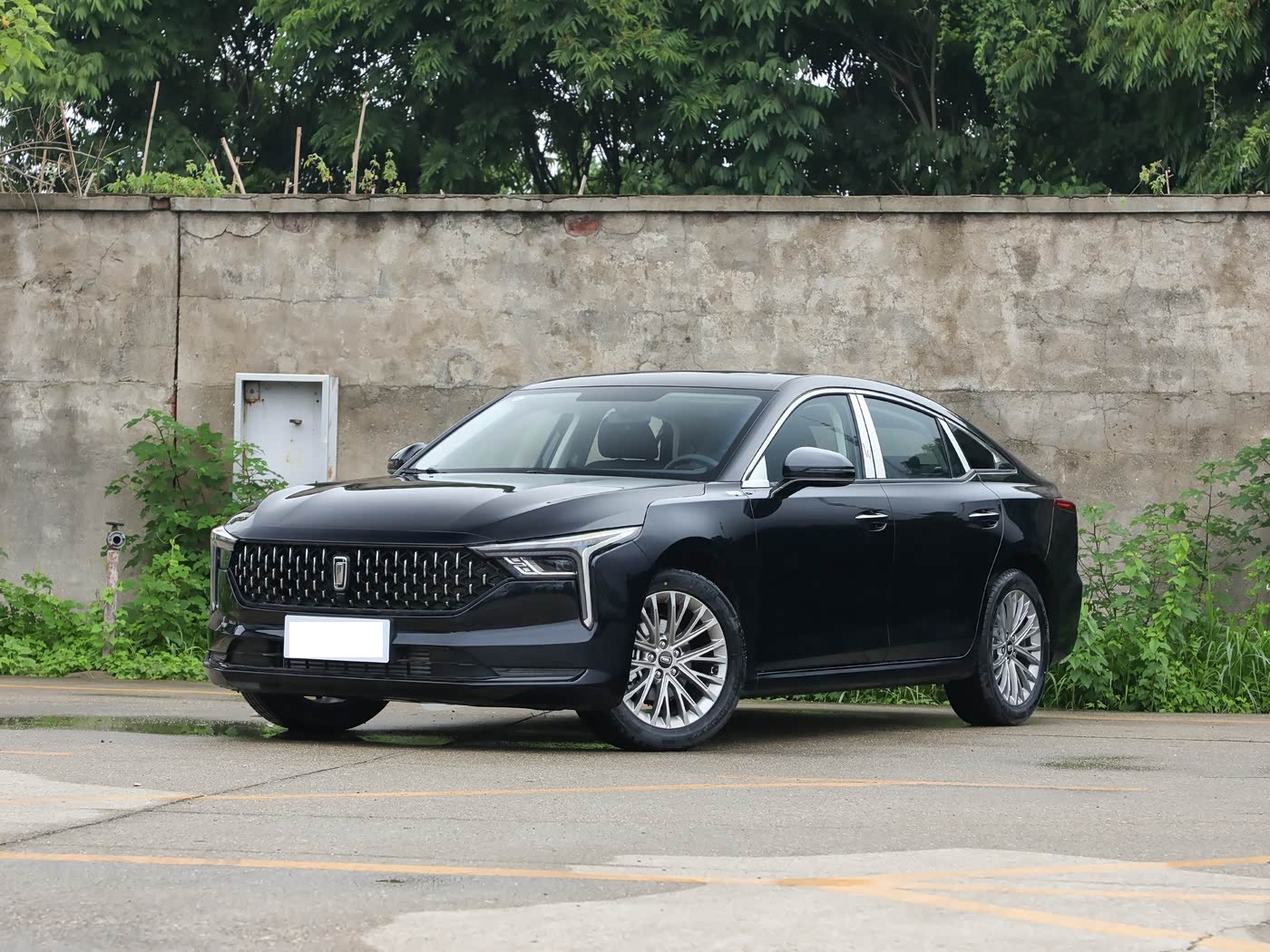 一汽全新中型车上市！不足10万起，外观豪华，搭载1.5T+7