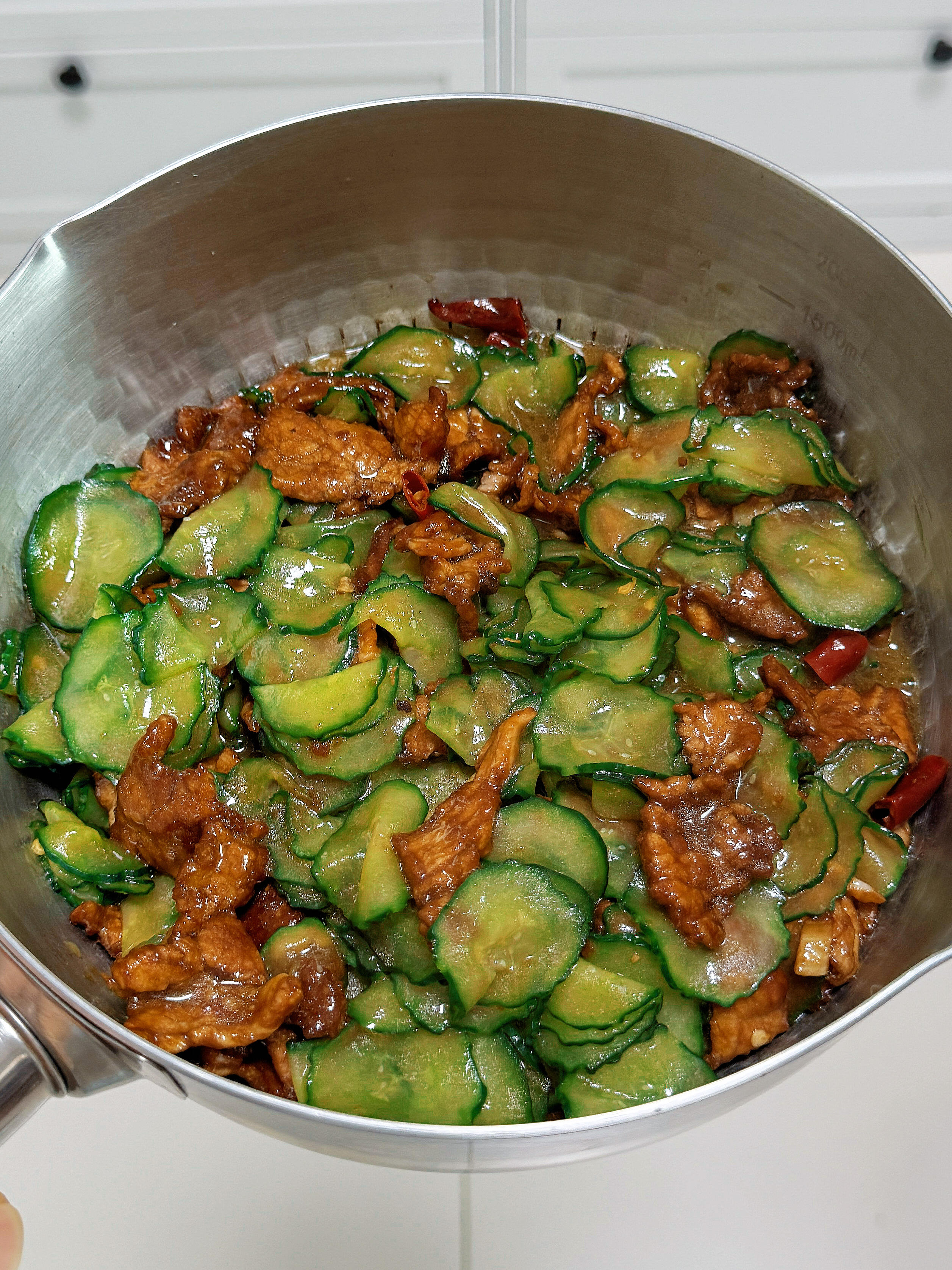 黄瓜炒肉片✨脆嫩鲜香，吃一次就爱上，家常下饭神器
谁懂啊！这道黄瓜炒肉片，真的吃