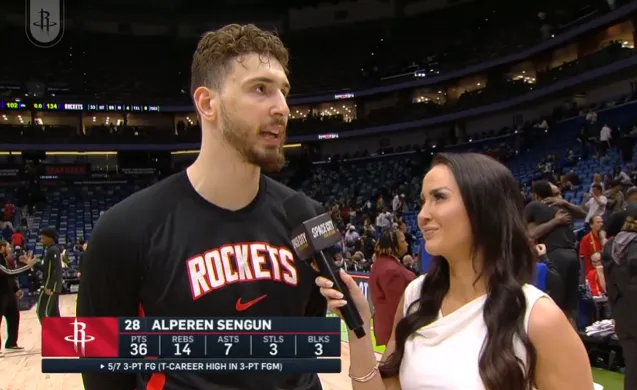 这赛季申京内线命中率61.5%，生涯最高

就算这么烂，内线61.5%命中率了，