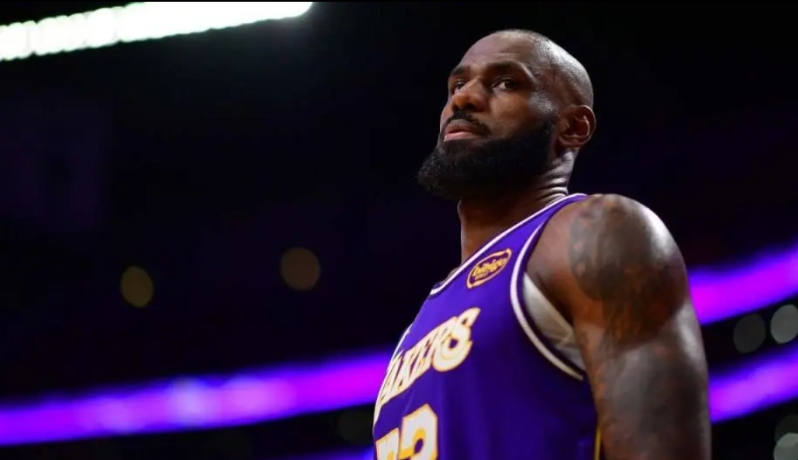 湖人怎么也没想到，常规赛结束前面临二选一难题！
第一个，拼命保住西部第3，虽然根