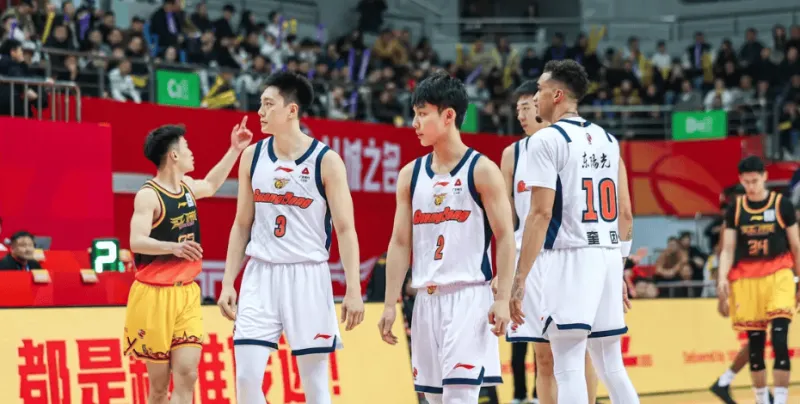 2025-26赛季CBA常规赛，江苏队凭借吴羽佳的准绝杀以93-92战胜广东队。