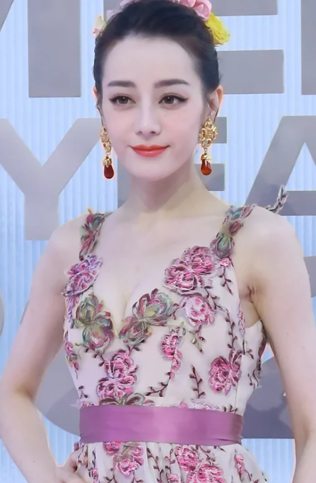 不必追着光，我爱的人本身就是光