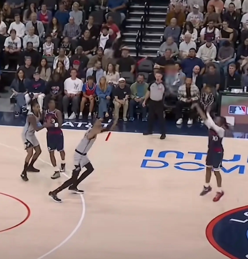 我们来看看文班亚马的防守与邓肯的区别：
1，防守覆盖范围
文班的防守已经几乎是全