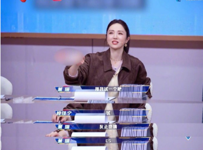 董璇用行动证明，有时候直觉比推理更准！三位高智商嘉宾都没答对，她随口一蒙就是正解