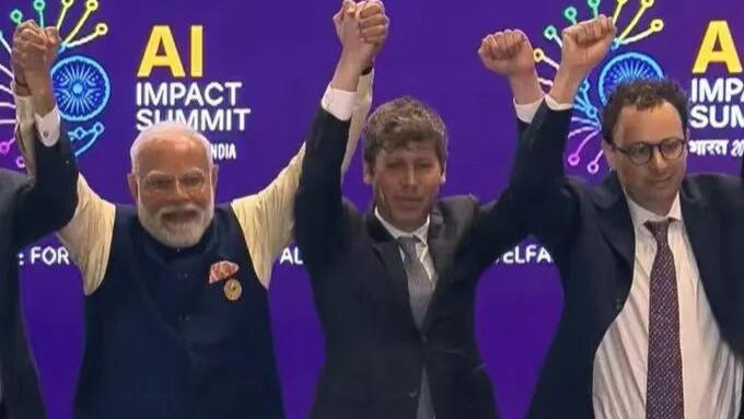 OpenAI向Anthropic开炮，中国AI却在闷声赚钱