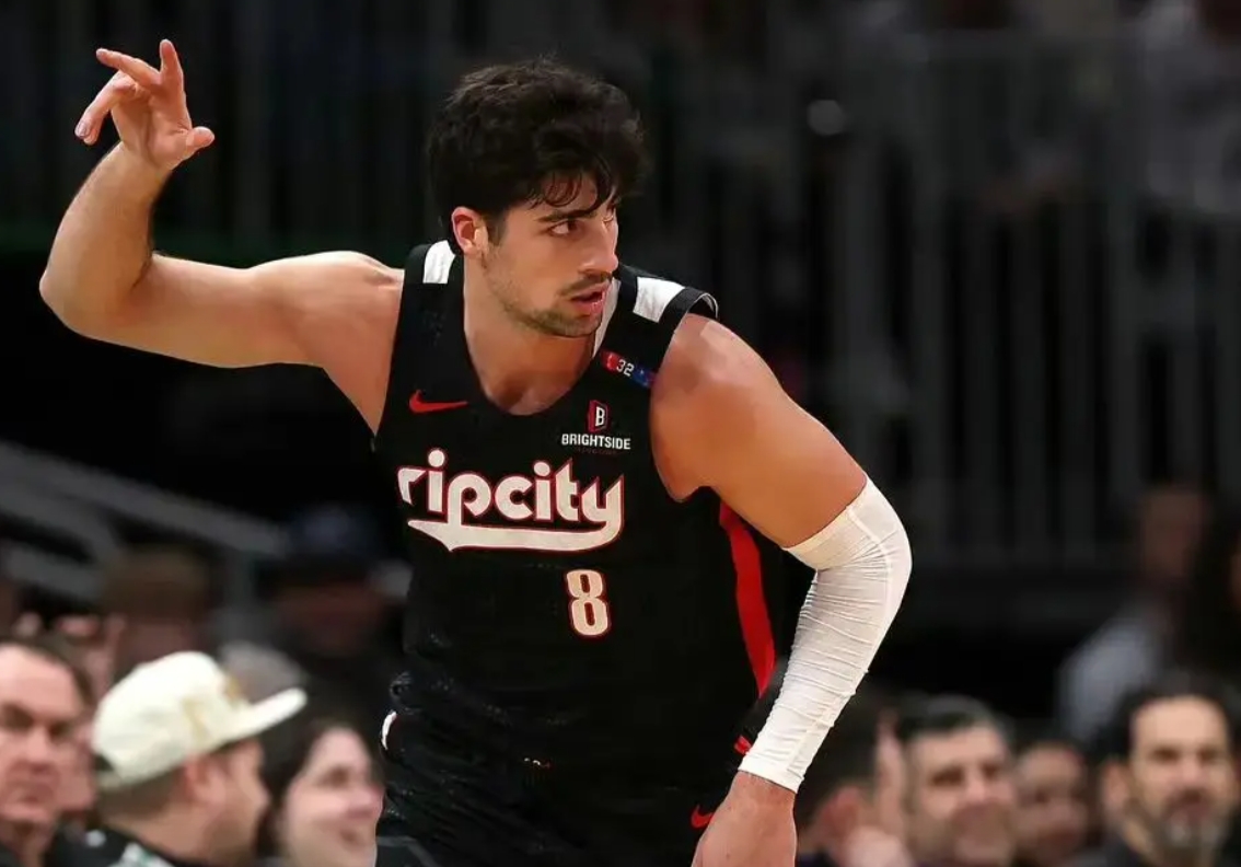 不知道都在激动些啥，现在不是三赢的局面吗？
真正的开拓者球迷享受了五小，享受了输